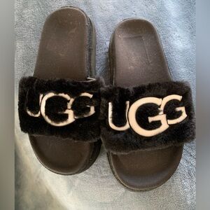 UGG Black Fuzzy Logo Slides